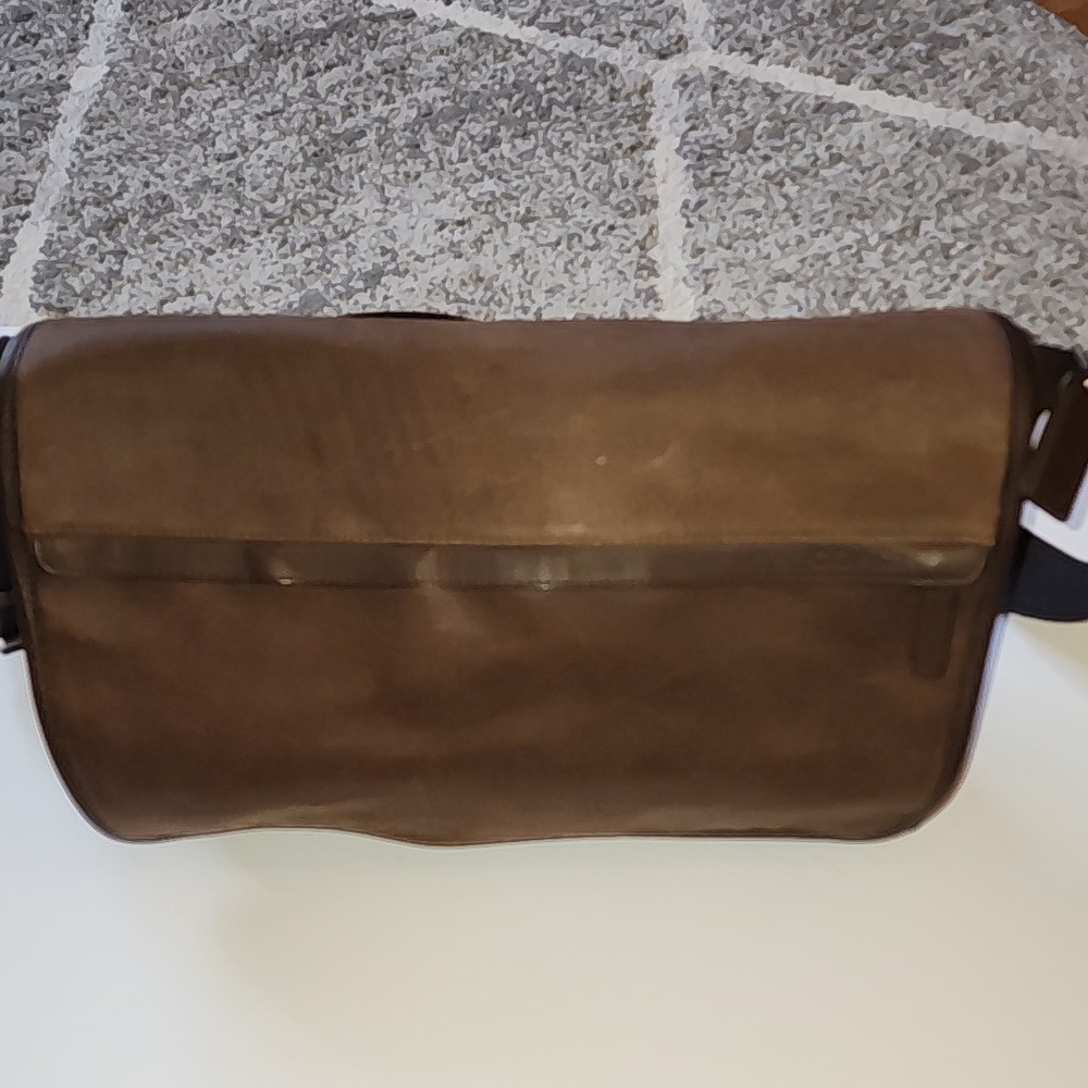 Coach Vintage Camden Dark Brown Leather Messenger Bag.